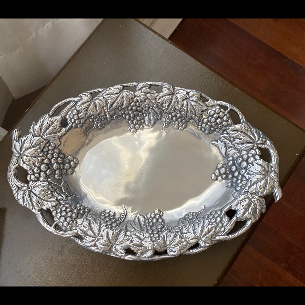 Arthur Court Grapevine Tray 13”x9”-Never used!